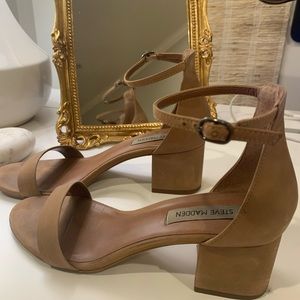 Steve Madden tan heels
